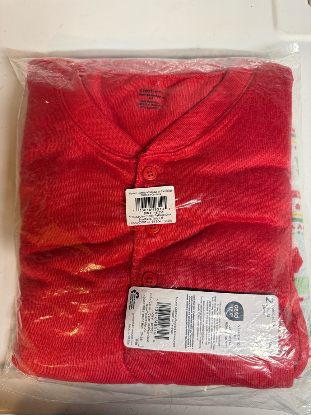 New Gerber men’s holiday pajamas large